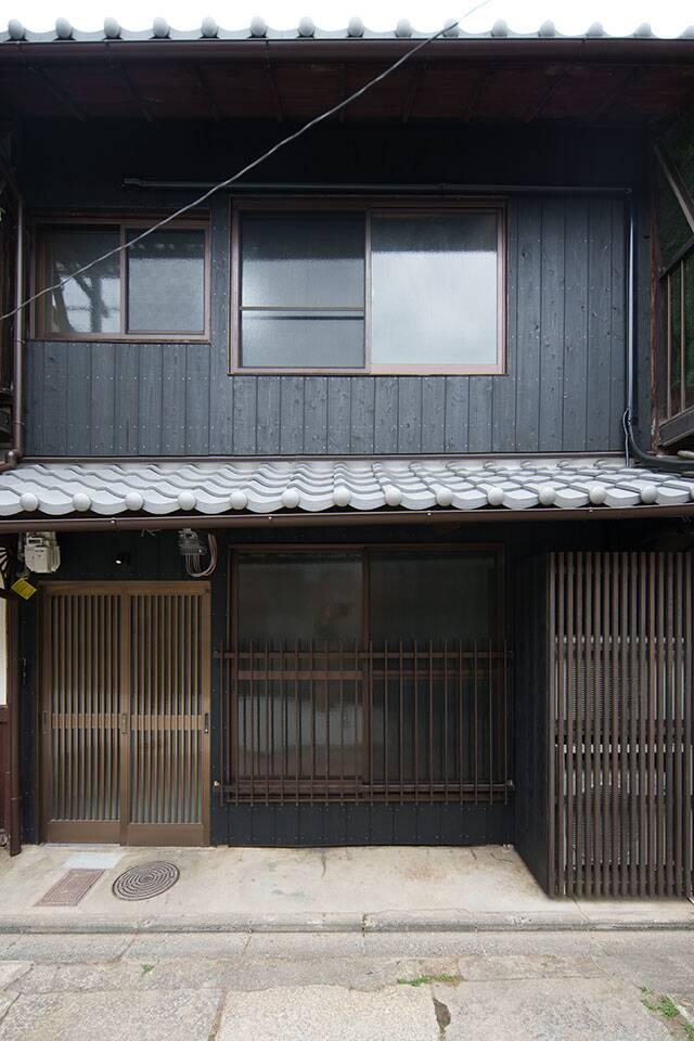 Machiya in Higashiyama-ku, Kyoto — photograph 2