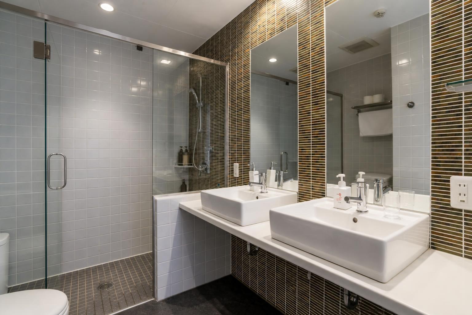 Youtei Tracks 501 Penthouse — photograph 4