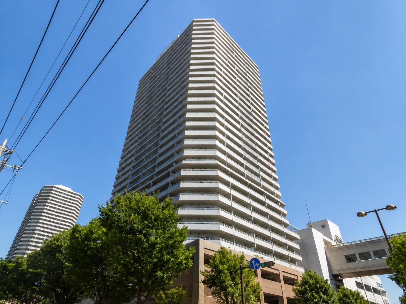 Family Tower Apartment in Yokohama — photograph 4