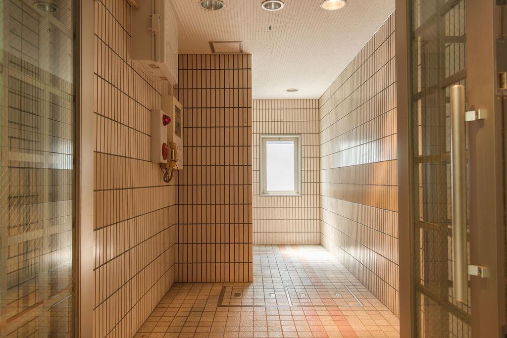 Apartment Building in Shibuya-ku, Tokyo — photograph 5