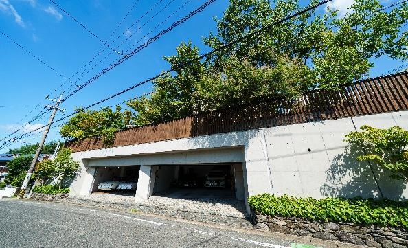 Grand Seven-Bedroom House in Fukuoka — photograph 1