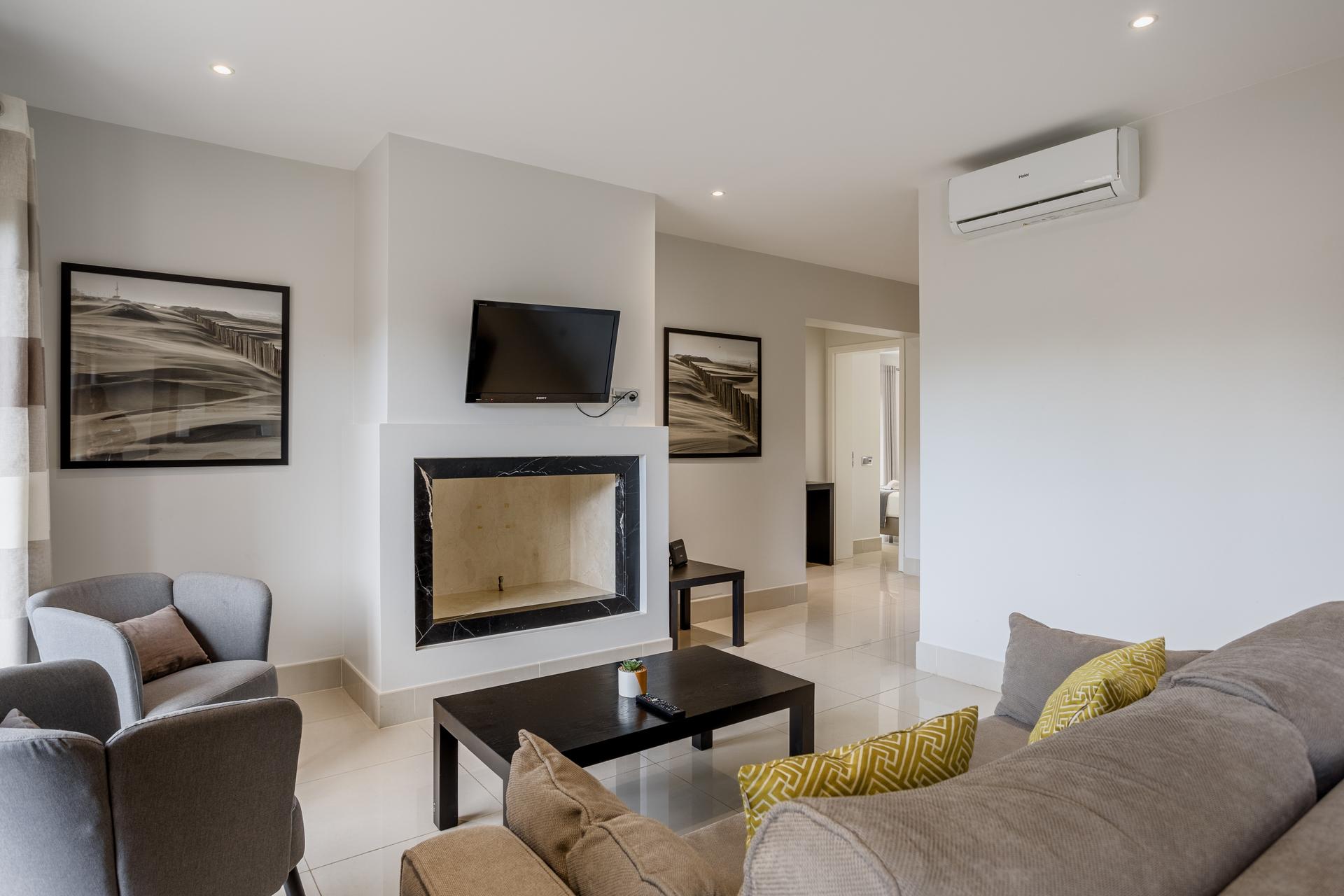 2-Bedroom Apartment with Pool in Loulé — photograph 5